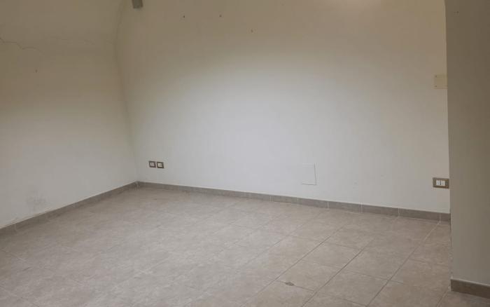 AFFITTASI LOCALE USO STUDIO