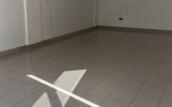 LOCALE VIALE DUE GIUGNO